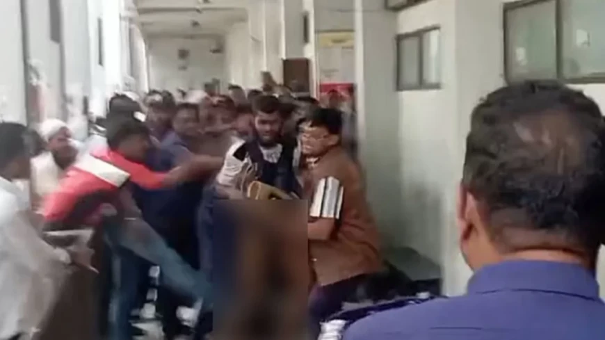 বুলবুল হত্যা মামলার প্রধান আসামিকে নারায়ণগঞ্জ আদালত প্রাঙ্গণে মারধর